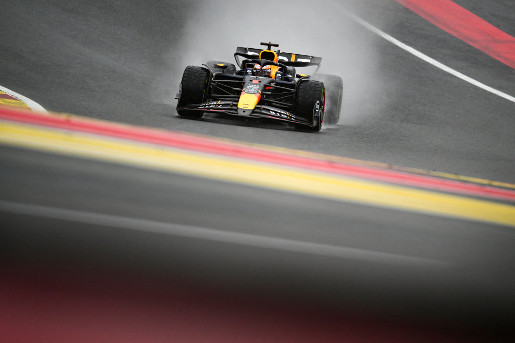 Fórmula-1: Max Verstappen é o mais rápido em treino encurtado pela chuva